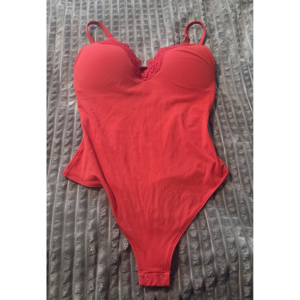 SKIMS Seamless Sculpt Lace Thong Bodysuit Cayenne Red Shapewear SM Sexy/Romantic